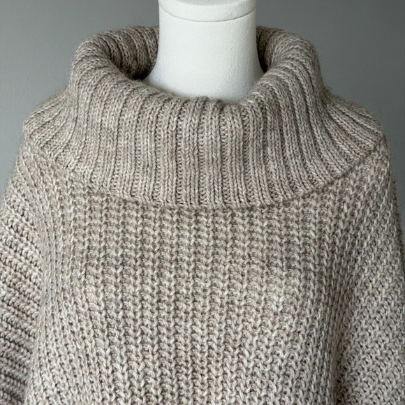 Moth Westwind Wool Alpaca Oatmeal Knit Poncho Sweaters with Pockets - Picture 3 of 15